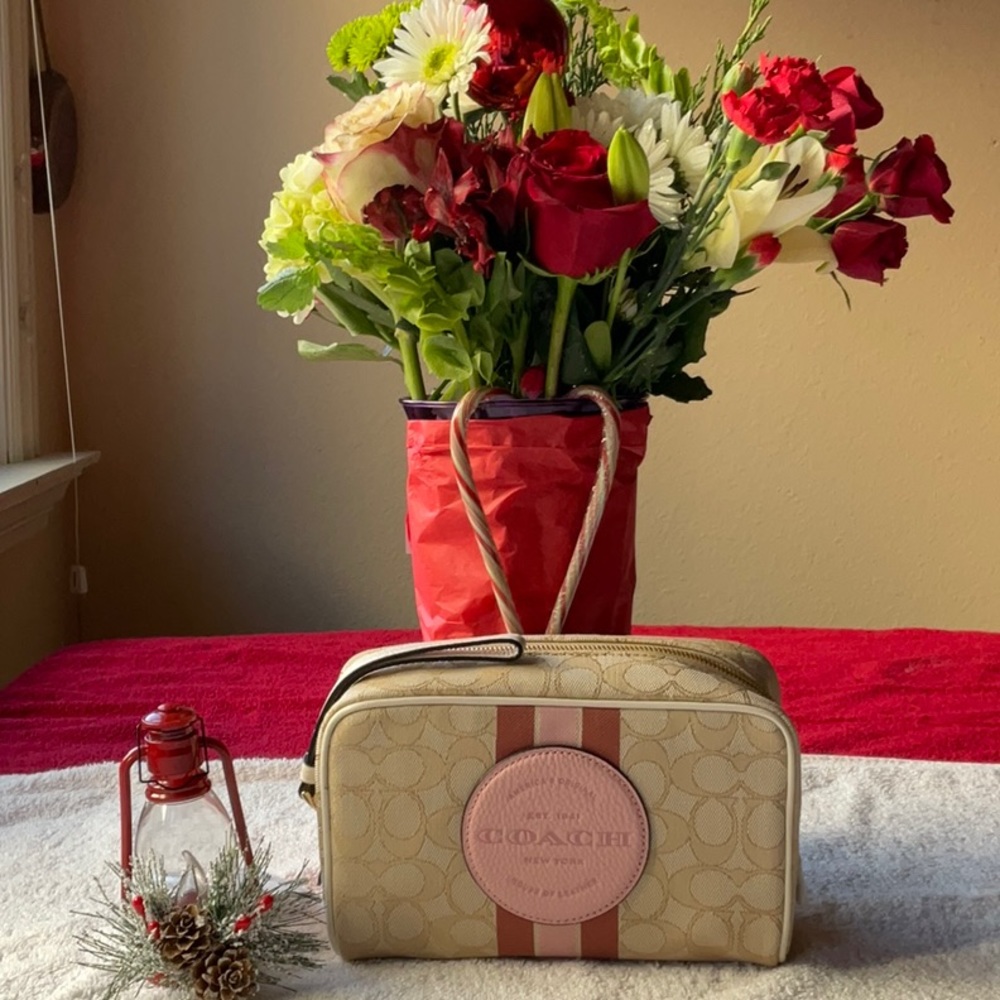 🎄 COACH DEMPSEY BOXY COSMETIC CASE 🎄 - Picture 2 of 16